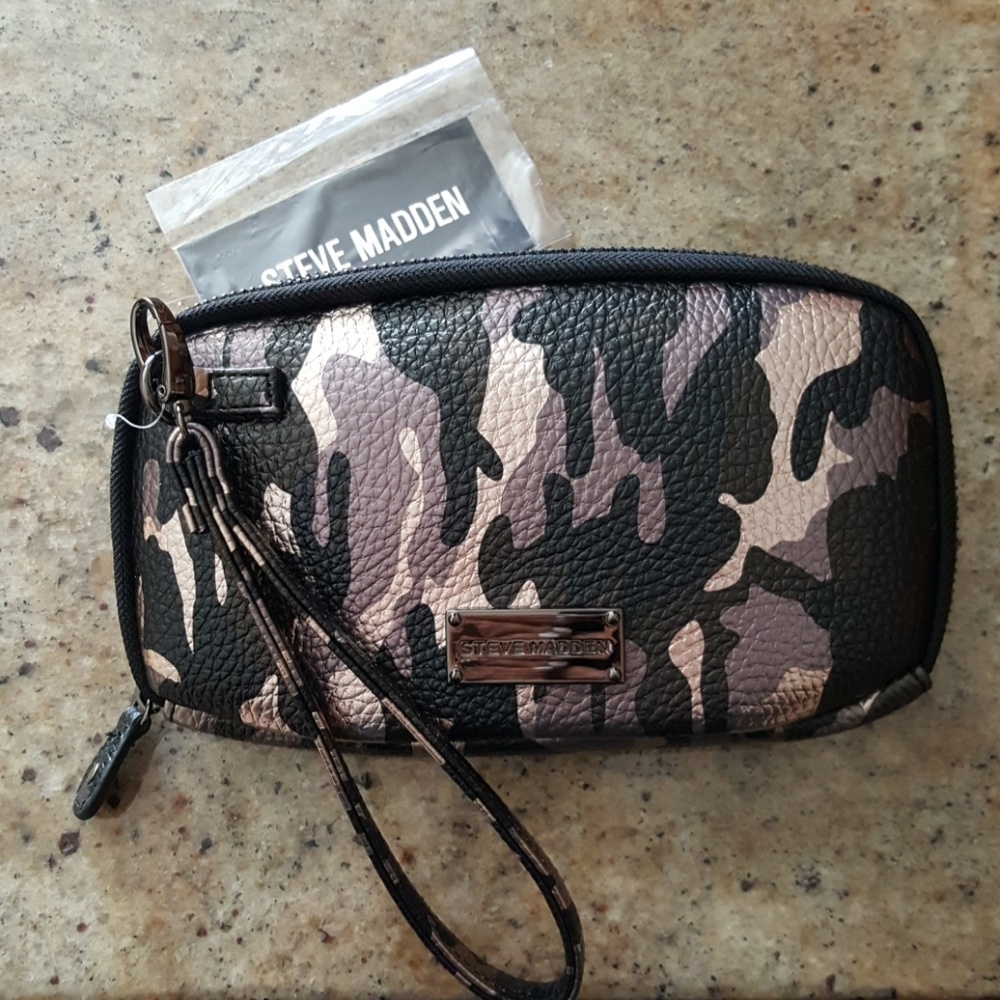 Steve Madden wristlet
